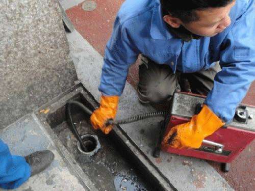 周矶管理区疏通下水道