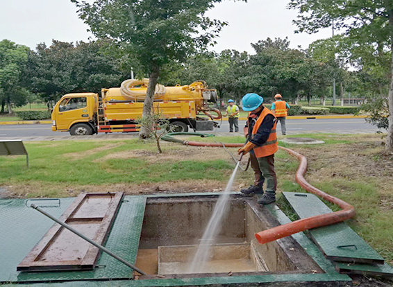 周矶管理区化油池清理